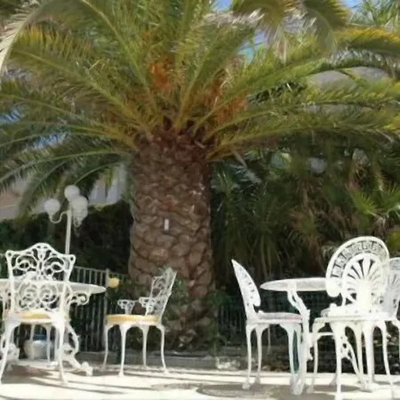 Azur Hotel